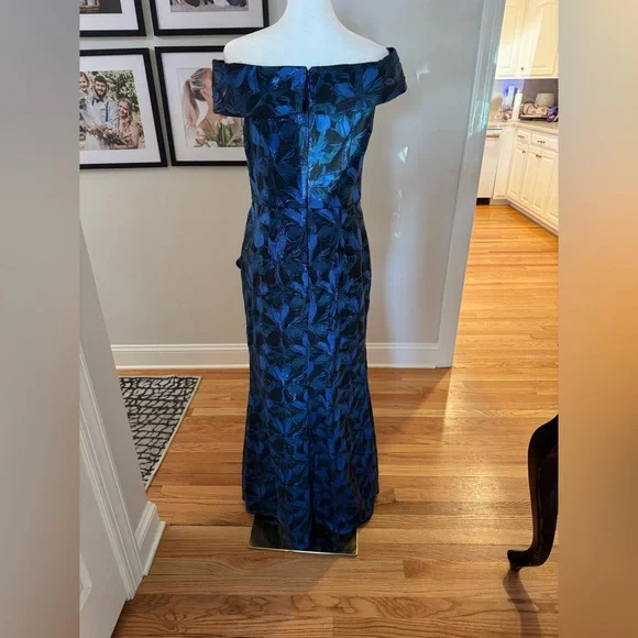 Elegant Blue Floral Off-Shoulder Dress - Picture 14 of 16